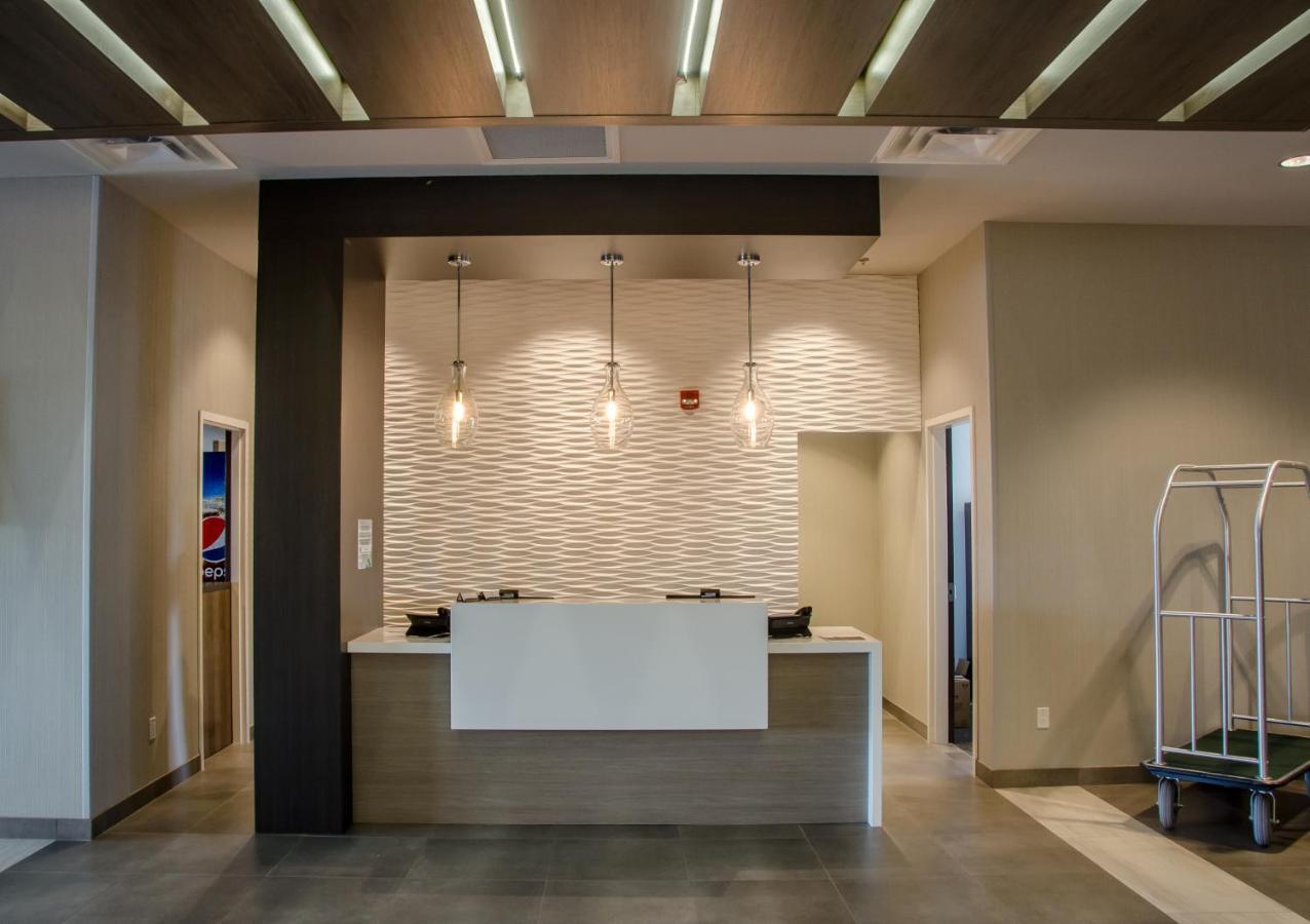 Wingate By Wyndham Dieppe Moncton Bagian luar foto