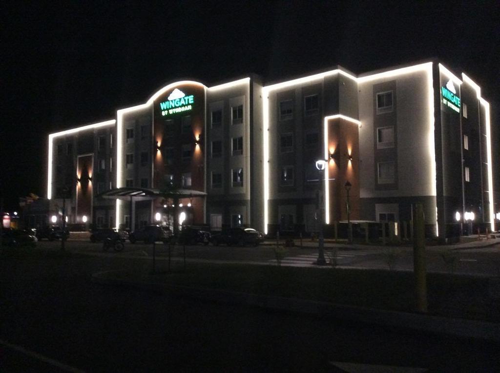 Wingate By Wyndham Dieppe Moncton Bagian luar foto