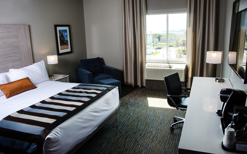 Wingate By Wyndham Dieppe Moncton Bagian luar foto